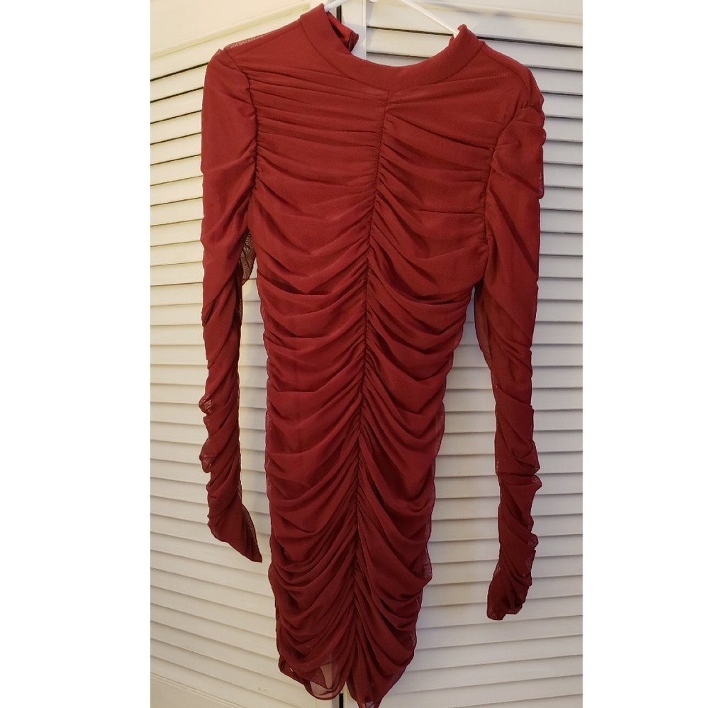 BRAND NEW 
FASHION NOVA- burgundy dress